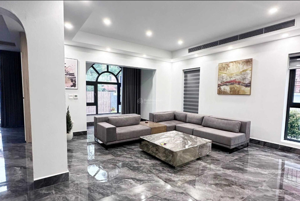 Cho thuê biệt thự đơn lập hướng Tây tại Mailand Hanoi City, giá siêu rẻ!
