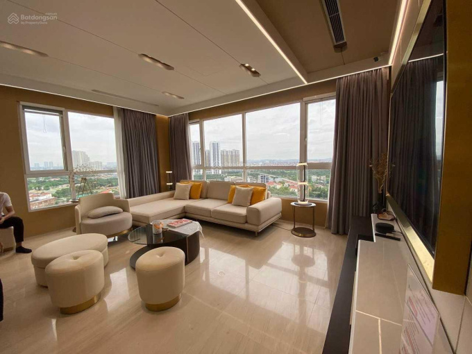 Bán nhanh căn hộ 3 phòng ngủ full đồ tầng cao chung cư Essensia ban công Đông Nam