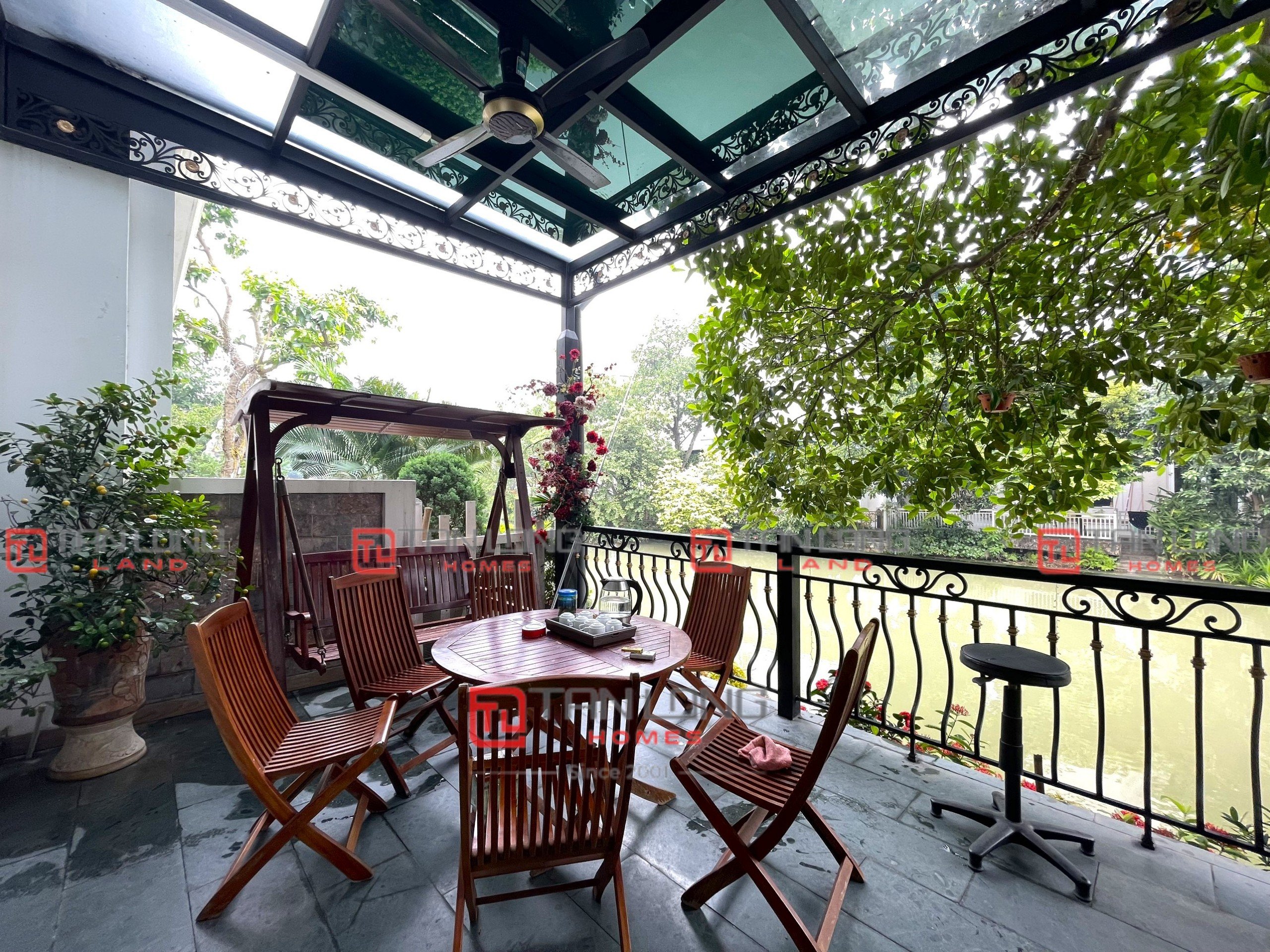 Cho thuê shophouse căn góc, hướng Nam tại Mailand Hanoi City, giá tốt!