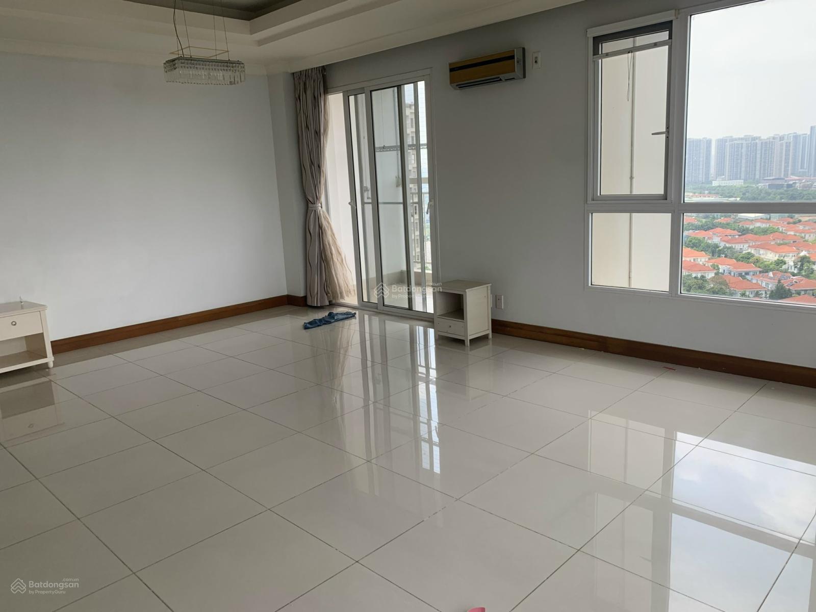 Cho thuê căn hộ 4 phòng ngủ full đồ hướng Tây Tứ Trạch chung cư Essensia giá tốt